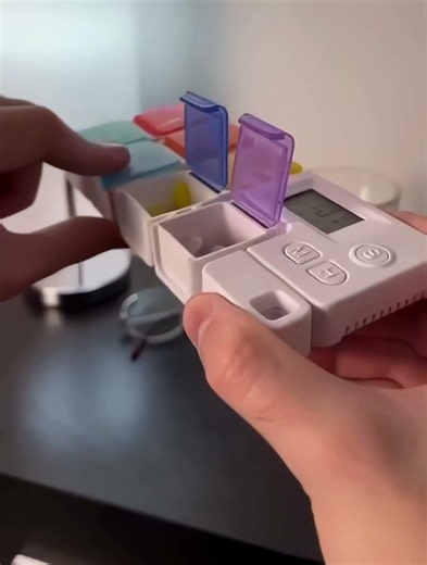 💊 Never Miss a Dose! Smart Weekly Pill Box with Alarm Reminder #PillCase #HealthTech #MedReminder