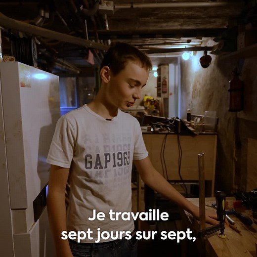 15M views · 239K reactions | À seulement 15 ans, Martin est un petit prodige du bois. Passionné par l'artisanat, il honore les techniques ancestrales avec une maturité déconcertante. Nous l'avons rencontré dans l'atelier qu'il a lui-même aménagé ! 蝹 | Neo | Facebook