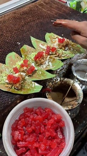 Skillful Betel Leaf Pan Preparation