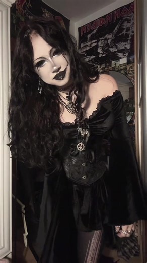 Goth Makeup Tutorial for Bold Looks