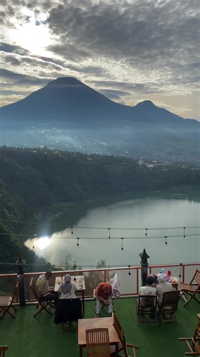 🥺 📍Bagas Luxury Camp Telaga Menjer, Maron, Garung, Wonosobo. ☘️More info & reservation 📲 62 811-3881-6668 📱Booking.com 📱Agoda 💫Feel The Experience With Us #bagasluxurycamp #glampingtelagamenjer #penginapantelagamenjer #villatelagamenjer