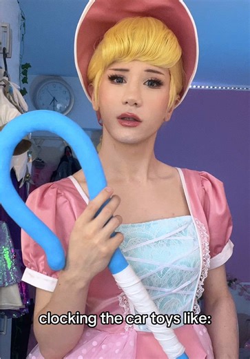 i know for a FACT Bo Peep runs the businesss 😂👩🏻‍🦲 also Rumi update: i‘m almost finshed with the wig!👀💕 #toystory #disney #cosplay