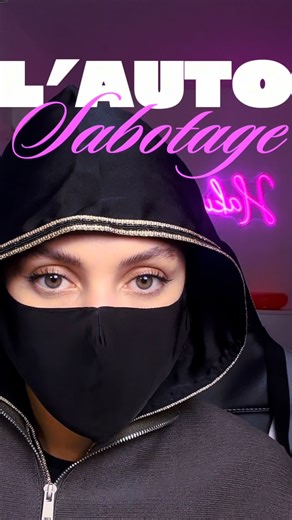 HAKU |Art-thérapie on Instagram: "On parle souvent de motivation. Mais rarement de ce qui nous empêche d’avancer malgré nous. L’auto-sabotage n’est pas un défaut. C’est une stratégie inconsciente mise en place pour se protéger. Changer, même pour aller mieux, peut activer une peur profonde : celle de perdre ses repères, son identité, ou le contrôle. Apprendre à se comprendre, c’est déjà commencer à se libérer. 🤍 Observer sans se juger 🧠 Comprendre avant de corriger 🎨 Transformer en douceur #a