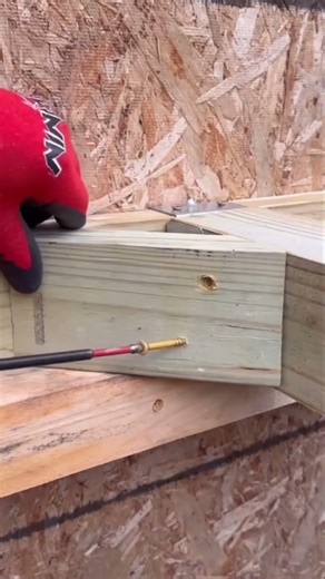 Using screws to tighten wood work #smartdiy #simpletools