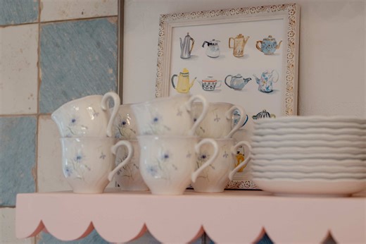 This is the place you’ll make forever memories. The Alice in Wonderland Cottage in Honesdale, PA, sleeps up to four. The perfect couples getaway or girls weekend. 📸: @krystal & eric #peoplewemeetonvacation #foreveryourgirl #aliceinwonderland #nepa #uniquestays