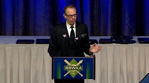 Howie Rose accepts award