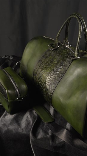 A set made of genuine bull leather combined with python leather: a sports bag and a toiletry bag