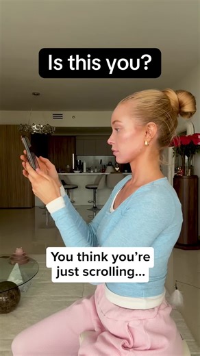 Every time you drop your head to look at your phone, gravity increases the demand on the neck and upper body. The tissues react. And the face feels it. Small adjustments matter. When the head stays forward for long periods: \t•neck muscles work overtime \t•drainage from the face slows \t•tension increases around the jaw and lower face Fascia doesn’t “shorten” - it reacts to how we load it. This isn’t about sitting perfectly. It’s about supporting your body in the positions you already use, espec