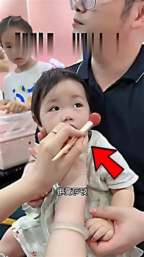 77K views · 4.5K reactions | Little girl love strawberries so her dad made her mother draw on her face ❤️(1080P_HD) | PeakHit | Facebook