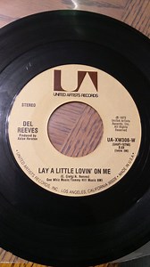 Del Reeves - Lay A Little Lovin' On Me