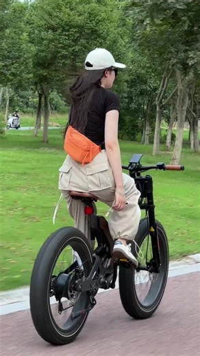 This foldable bike saves so much space. #foldingbike #electricbike #urbanmobility #aliexpress #cooltech