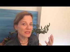 Therapist demonstrates methods of psychotherapy | "Empty Chair" exercise