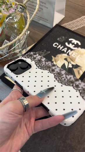 DIY Lace Phone Case Tutorial
