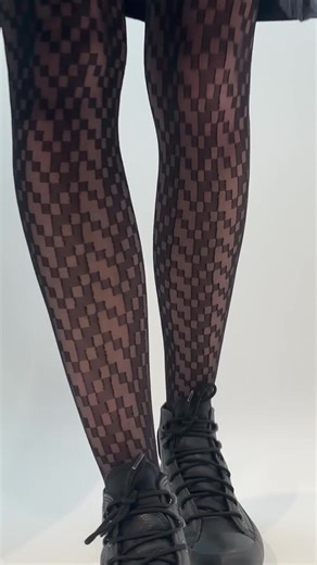 Chevron styling to add that perfect pattern to your everyday look! We’re OBSESSED! 🖤✨#ChevronStyle #SummerLayers #PatternedTights #SummerFun | Pretty Polly