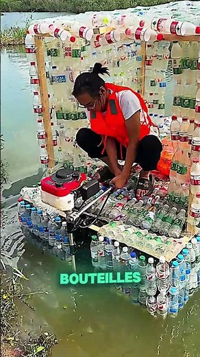 He Builds a Boat with Recycled Bottles! 🚤♻️ Ingenuity and Ecology #innovation
