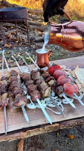 Perfect for food lovers and nature enthusiasts alike! 🌲🍳 #CookingWithNature #OutdoorCooking #NatureCuisine #WildernessChef #WildCooking #GourmetOutdoors #NaturalIngredients #CulinaryAdventure #ForestFlavors #NatureLovers #EcoCooking #SustainableEating #foodporn #fyp