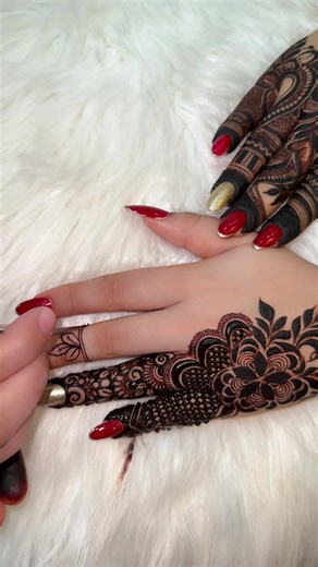 Arabic Henna Designs by Expert Mehndi Artist