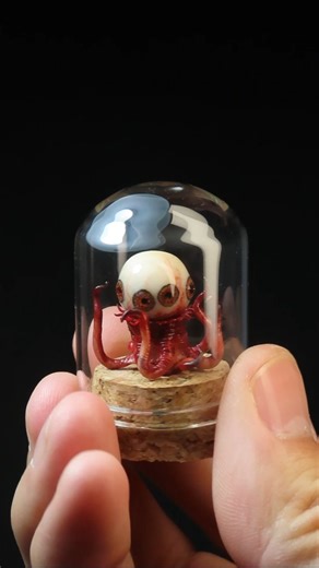 Odd Little Workshop on Instagram: "T.Ocellus- Alien: Earth 👁 🐙 . . . #tinythings #minithings #miniature #minimaker #polymerclay #polymerclayart #alienearth #alien #alienfranchise #xenomorph"