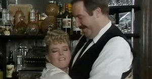 Sjećate li se konobarice Mimi iz 'Allo 'Allo!? Slavi 62. rođendan i ovako izgleda
