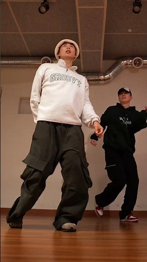 Dancing with one of the best ever - 5000 - Bouncing G5 Chris brown
