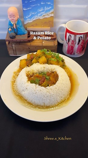 Shree on Instagram: "Comfort food : Rasam Saadham & Potato 🥔🫛💯 . Posting that Plating disaster as blooper reel went viral coz so many found it satisfying and kinda cute right but this was the actually planned recipe video 😅😅 Thank you Viewers 🙏💗 Keep supporting 🫰🫶 . Boil potatoes & green peas In oil add mustards, jeera , onions, green chillies, curry leaves, gg paste , tomato and saute thoroughly.. Now add the cooked potatoes and peas into it Add turmeric powder, red chilli powder, dhan