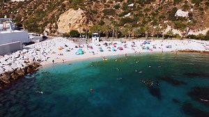 Hoy nuestro deportista y youtuber favorito, Francisco Javier Bastida, nos sumerge en las aguas cristalinas de Calpe y nos muestra la belleza de la Cala el Racó. ¿Te apuntas a esta aventura? Lea aquí íntegro el artículo: http://calpdigital.es/art/5417/francisco-javier-bastida-nos-sumerge-en-la-cala-el-raco-de-calpe-un-espectaculo | Calp Digital