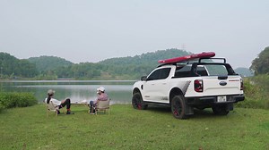 Vì sao Ranger Stormtrak được nhiều khách hàng Việt Nam lựa chọn? Hãy cùng chuyên gia ô tô Việt Anh khám phá và trải nghiệm những tính năng nổi bật của Ranger Stormtrak để trả lời cho câu hỏi trên! Không chỉ có ngoại hình thể thao cơ bắp, ấn tượng, Ranger Stormtrak còn thể hiện khả năng vận hành mạnh mẽ chinh phục mọi loại địa hình, trang thiết bị an toàn hiện đại, phong phú và tiện nghi cao cấp. Trang thiết bị nổi bật nhất của Ranger Stormtrak trong phân khúc xe bán tải chính là gía đỡ đa năng t