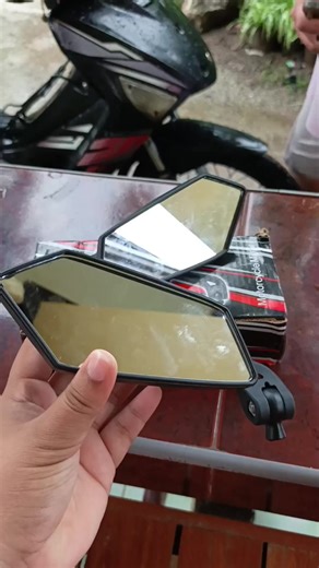 Adjusting Your Motorcycle Side Mirrors: Tips & Recommendations