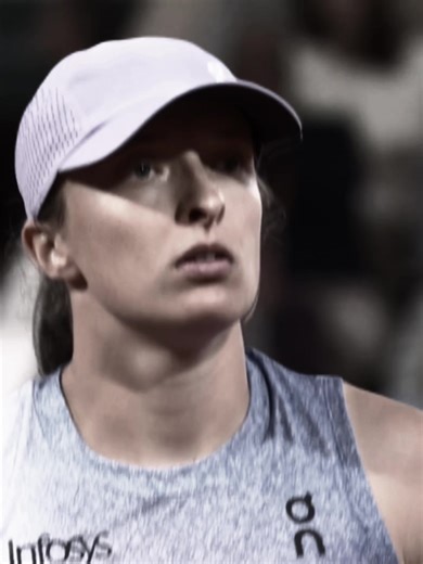 Iga Swiatek's Effortless Tennis Skills at Roland Garros