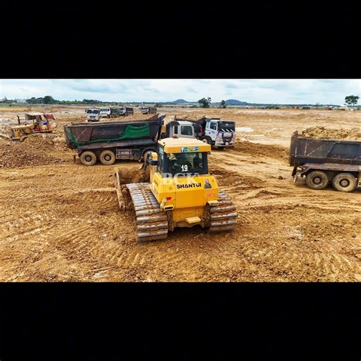 Powerful Bulldozer truck 25ton Delete the lake Extreme Earthwork and Road. Grading Action 4K_041 #Excavators #Doosan #DX220 #Volvo #EC480DL #Wonderful #Hyundai #Dump #Truck #DumpingSoil #Land #Komatsu #SHANTU #DH17 #Working #Caterpillar #320D2 #Strong #CAT #Machine #Operation | Arisa Jane