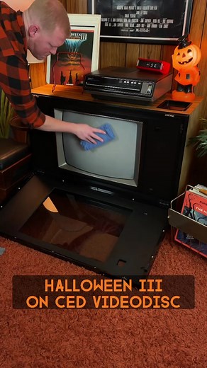Exploring Halloween III on CED Videodisc: A Vintage Horror Experience