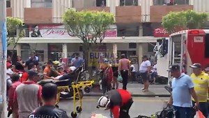 #Naranjito #ReporteCiudadano Accidente frente al local de Artefacta. Personal del Benemerito Cuerpo Bomberos Naranjito trasladó al hombre h3r1d0 hasta una casa asistencial. #NoticiaEnDesarrollo | Buenas Nuevas Periódico En Vivo