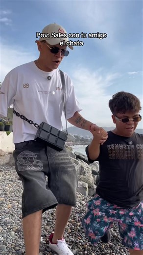 Momentos divertidos con el chato en la playa