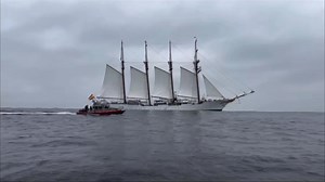 Zarpe del emblemático Buque Escuela Juan Sebastián de Elcano 🇪🇦 del puerto de Valparaíso 🇨🇱 en demanda del puerto del Callao 🇵🇪 🎬 Yacht Club Chile #JuanSebastiánDeElcano | Buques Escuela Navegando
