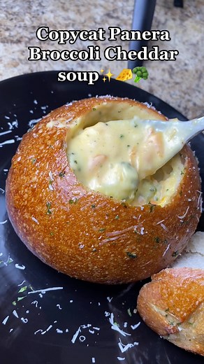 Copycat Panera Broccoli Cheddar Soup and Garlic Bread Bowl Recipe! 🥦🧀✨ Soo Good! My Favorite Soup !❤️ #Totinos425 #tipsandtricks #onlyinmycalvins #broccolicheddarsoup #panerabread #easyrecipe