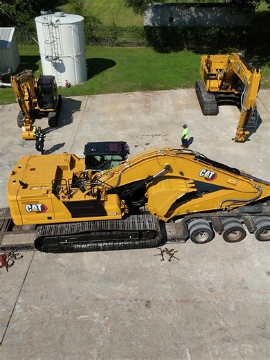 How does machine transport work? It’s simple. We take care of it for you. #PLMCat #Pipeline #PipelineConstruction #Equipment #Logistics