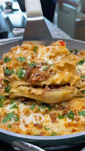 Lazy Skillet Lasagna 😍 (One Pan!).