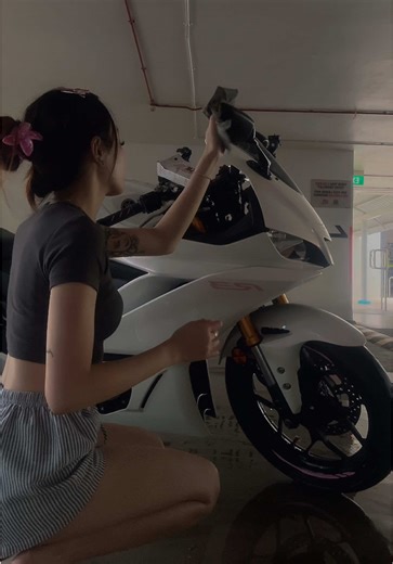 Biker Girl's Bath Time: A Relaxing Routine