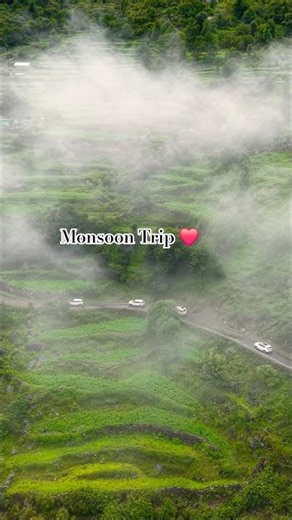Cliff Road Par Barish Mein Gaadi Chalana Kitna Risky Hai 🌧️ #extreme #mountains #monsoon