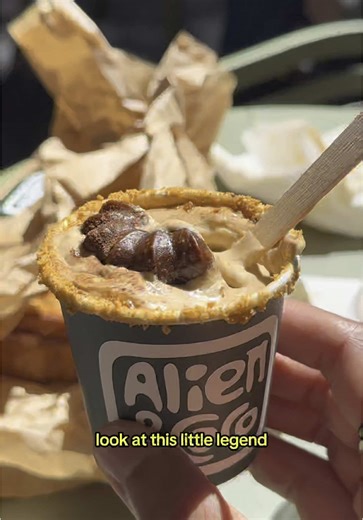 🔥 2/100 Shoot: @Alien&Coco Melbourne CBD Lesson 2️⃣: Try not to shoot between 11–2 on a sunny day—harsh light is no fun, and always make sure there’s space for your gear (tripods need love too 😂). Huge shoutout to Russ—absolute creative legend! Had such a fun time shooting with you 🙌 P.S. Wanna be my next model? Hit me up in the DMs. Always keen to meet new faces! #melbournecafe #melbournesandwich #melbournesanga #melbournefoodphotography #melbournephotographer