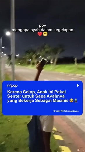Aksi seorang anak kecil pada akun @BundaArsha, yang ingin menyapa ayahnya di pinggir perlintasan kereta api saat malam hari. Mengingat kondisi lingkungan yang gelap, anak tersebut menggunakan cahaya senter dari HP untuk memberi tanda dirinya hadir, sekaligus menyapa sang ayah yang sedang bertugas sebagai masinis. 🥺🫶🏻 Nyala lampu kecil itu menjadi simbol kerinduan sekaligus bentuk dukungan tulus bagi sang ayah yang tengah mengemban tanggung jawab di balik kemudi kereta. Sehat sehat ya, Dek! 🤍
