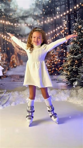 Snow much fun, snow many photos ❄️ 📸 A behind-the-scenes moment beautifully captured by our amazingly talented group member, Renata Gressai Photography. Wanna see more Christmas photo ideas? Tap the link in bio to join our VIP Group & get inspired every day! 🌟🔥 #KateBackdrop #christmasbackdrop #holidayvibes #christmasdecor #FestiveSeason #3dsetup #photobackdrop #ChristmasPhotoshoot #WinterWonderland #HolidayDecor #ChristmasAesthetic #PropsAndBackdrops #HolidayMagic #BTS #behindthescenes | Kat
