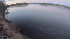 The ice moved in today, is it here to stay? Watch on our live Mamie Lake webcam and subscribe to the Bent’s Camp YouTube channel! 🦢🦢 👉 https://linktw.in/rQFMLw 👈 | Bent's Camp Resort and Lodge Restaurant