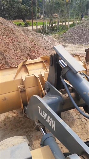 Full bucket loading 🥰✅ #wheelloader #heavyequipment #HeavyEquipmentExperts | Heavy Equipment Experts