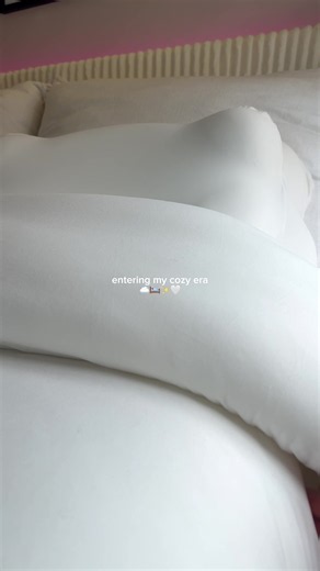 I fear I will never leave my bed again 😴 The double-stuffed MarshMellow Comforter is in fact worth all they hype ☁️✨🧸 #mellowsleep #marshmellowcomforter #sleeptok #comforter #bedding
