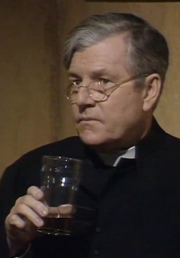 Father Brown S01:E01 - The Hammer of God