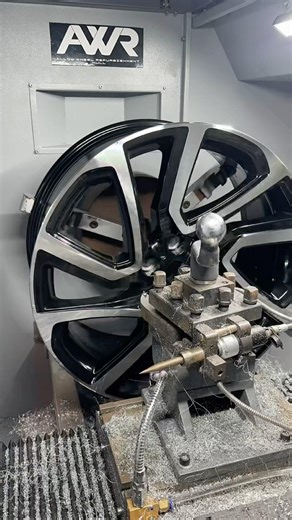⚙️ CNC Diamond Cutting Land Rover Alloy Wheel ✨ #alloywheelrepair #cnc #lathe #landrover