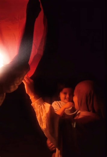 Lighting up our dreams together, a memory that will last a lifetime. 🌎💕 #lanternsinmaldives #lanterndreamsmv #lanternlove