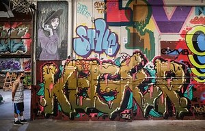 How to look at graffiti