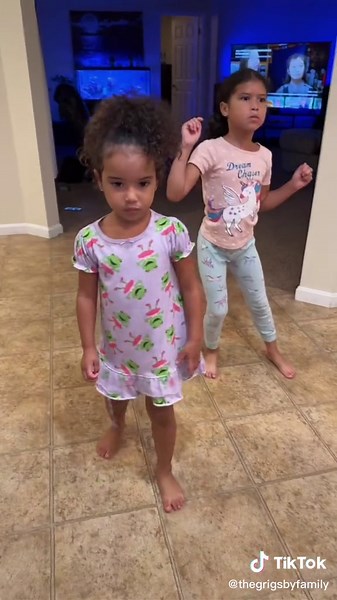 A little night time cha cha workout before bed ✌🏽goodnight world #chachaslide #dance #fyp #kidsoftiktok